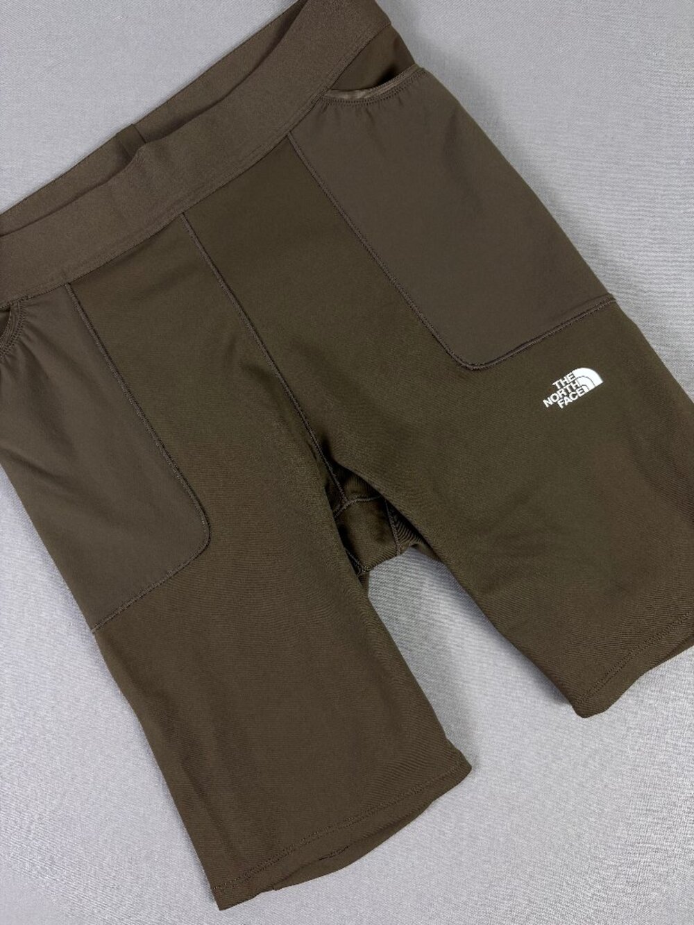 The North Face Refina 8" Shorts Smokey Brown NWT Small